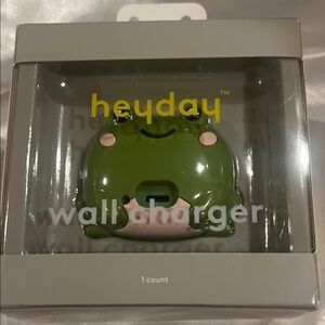 Heyday Green Frog Charger new in box